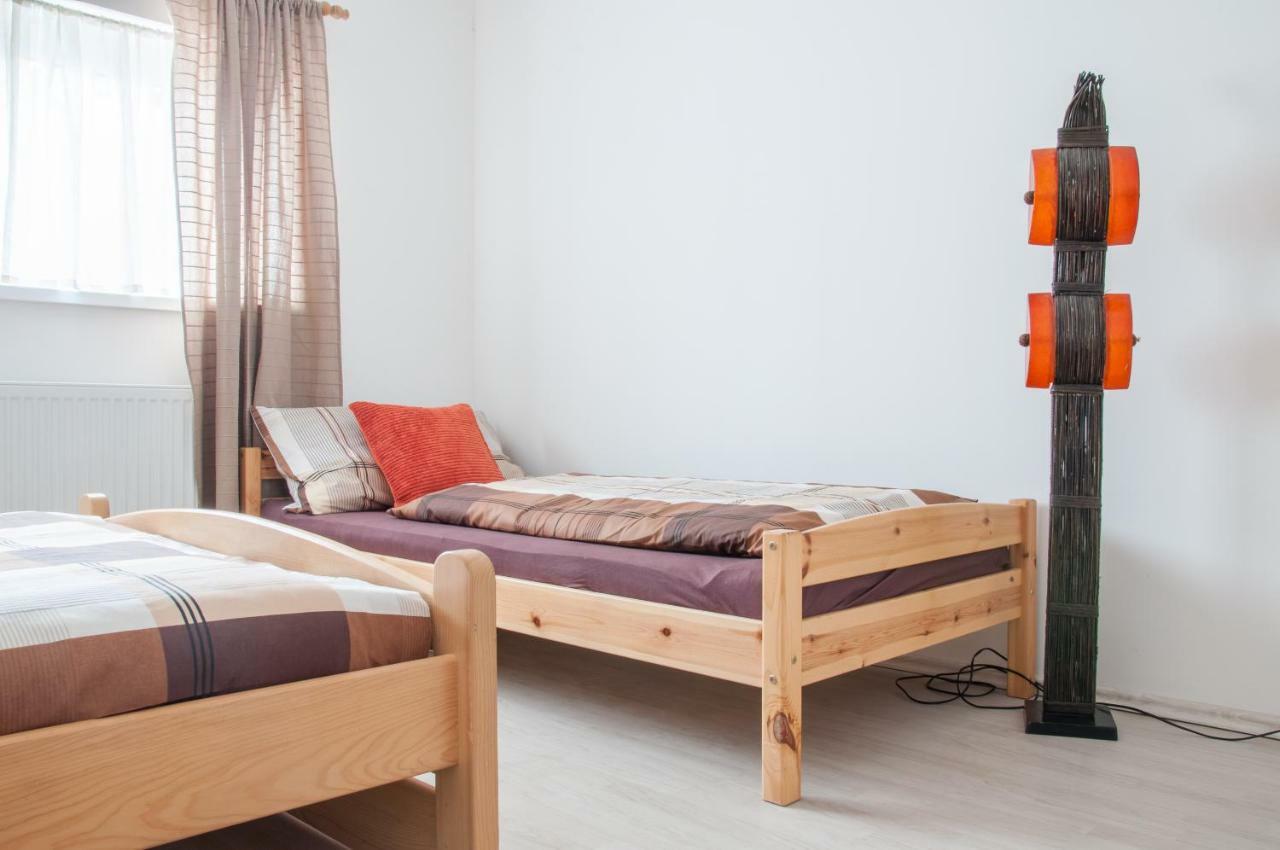 Apartman Zeleznice Apartment ภายนอก รูปภาพ