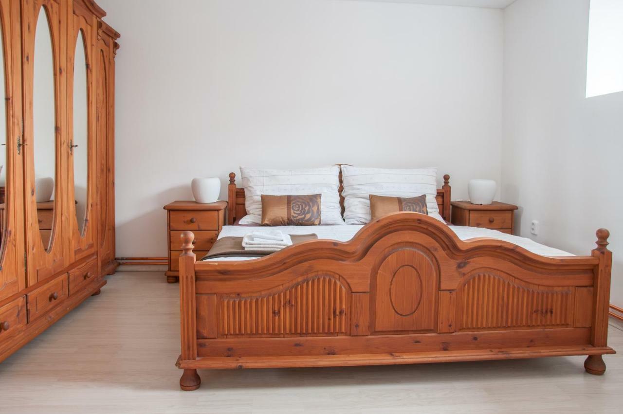 Apartman Zeleznice Apartment ภายนอก รูปภาพ