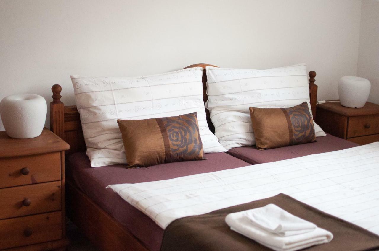 Apartman Zeleznice Apartment ภายนอก รูปภาพ