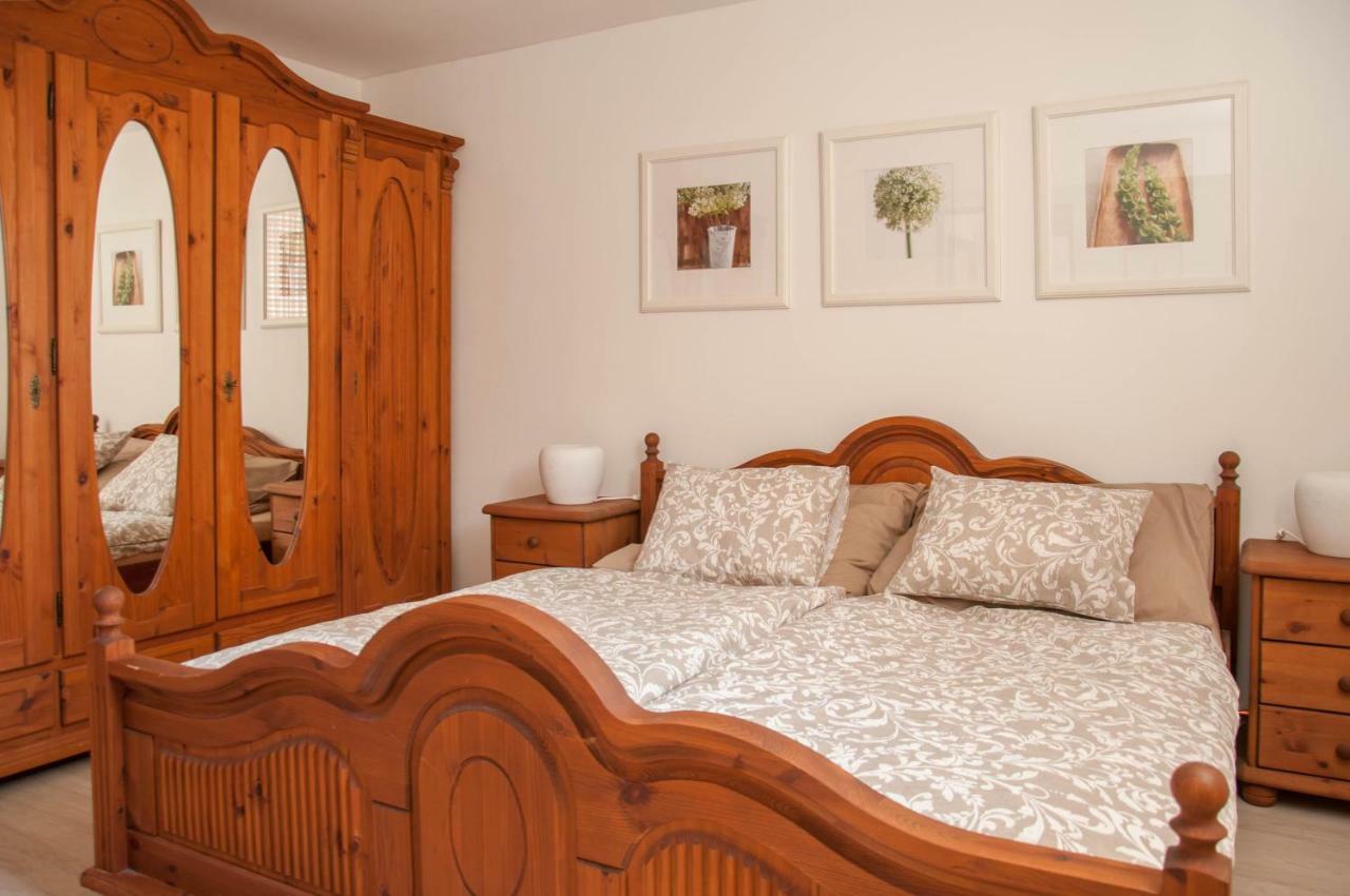 Apartman Zeleznice Apartment ภายนอก รูปภาพ