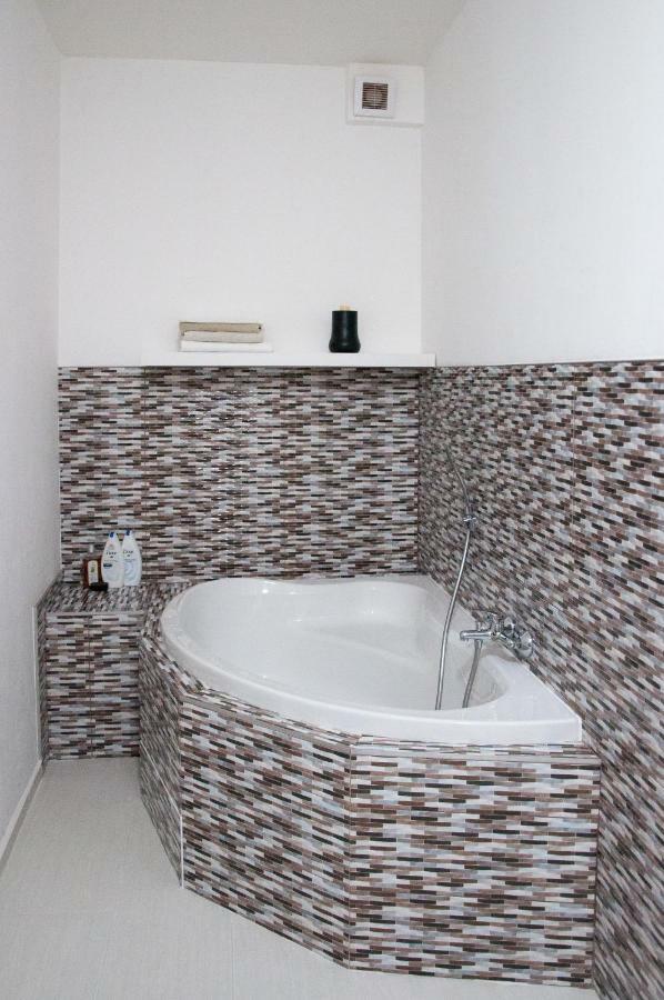 Apartman Zeleznice Apartment ภายนอก รูปภาพ